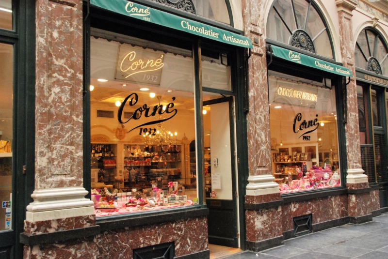 patisserie-AIGUINES-min_chocolate_chocolaterie_shop_luxury_chic_gallery_brussels_belgium-558146